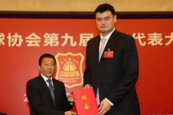 姚明什么時(shí)候擔(dān)任的籃協(xié)主席？
